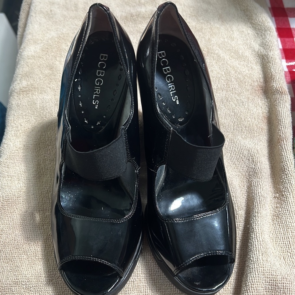 Shoes - Picture 2 of 3